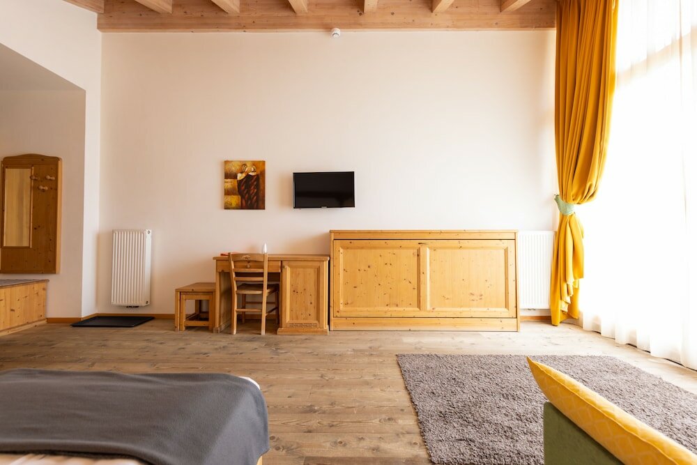 Фото Hotel Alpine Mugon