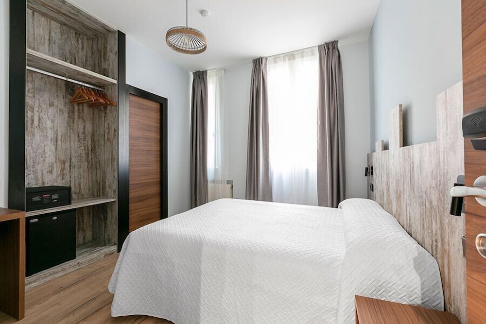 Фото Hostal Antón Martín