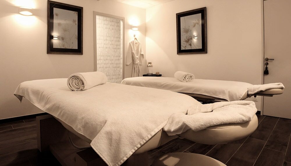 Фото Renaissance Paris Hippodrome De St. Cloud Hotel