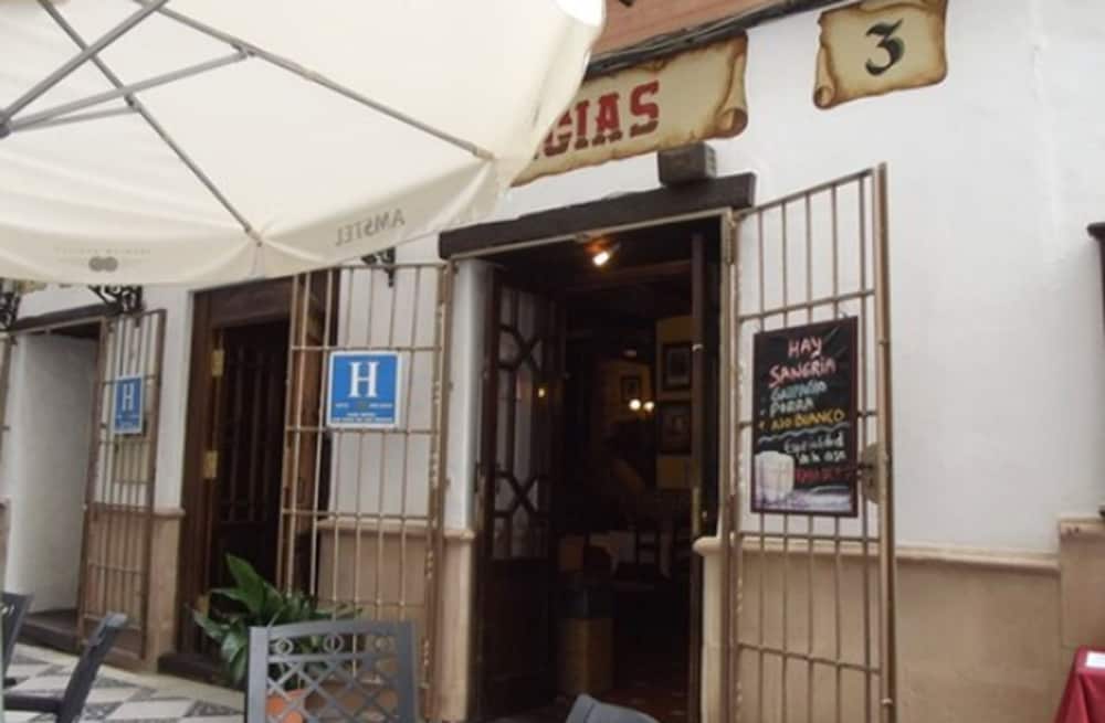 Фото Hermanos Macías Hotel