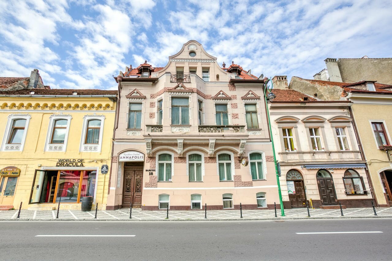 Фото отеля 1