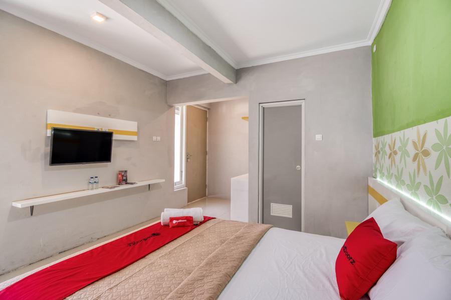 Фото RedDoorz near Malioboro Tugu Station Jogja 2