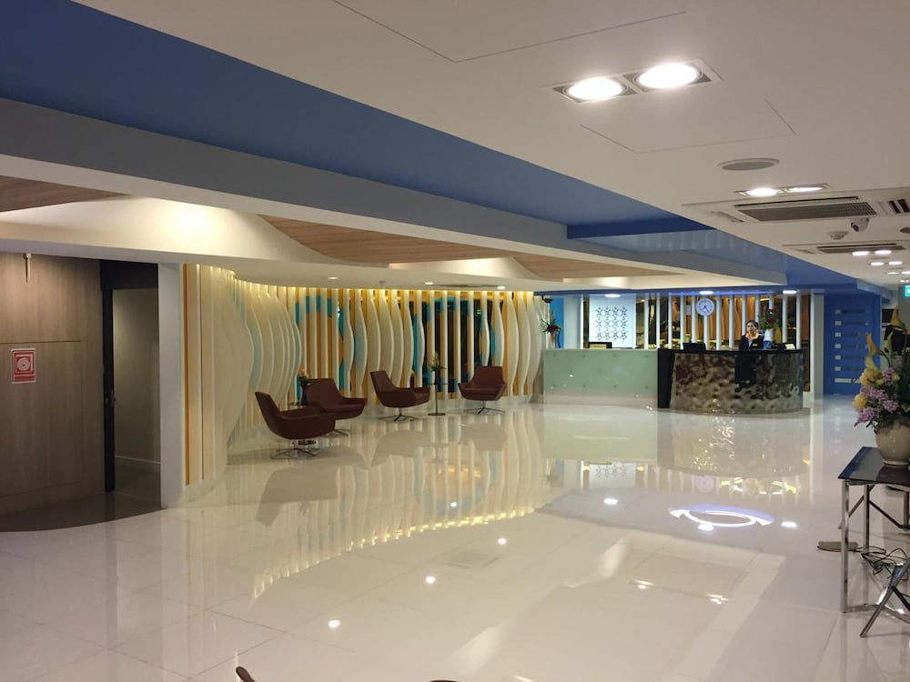 Фото Grand Tower Inn Sathorn Bangkok