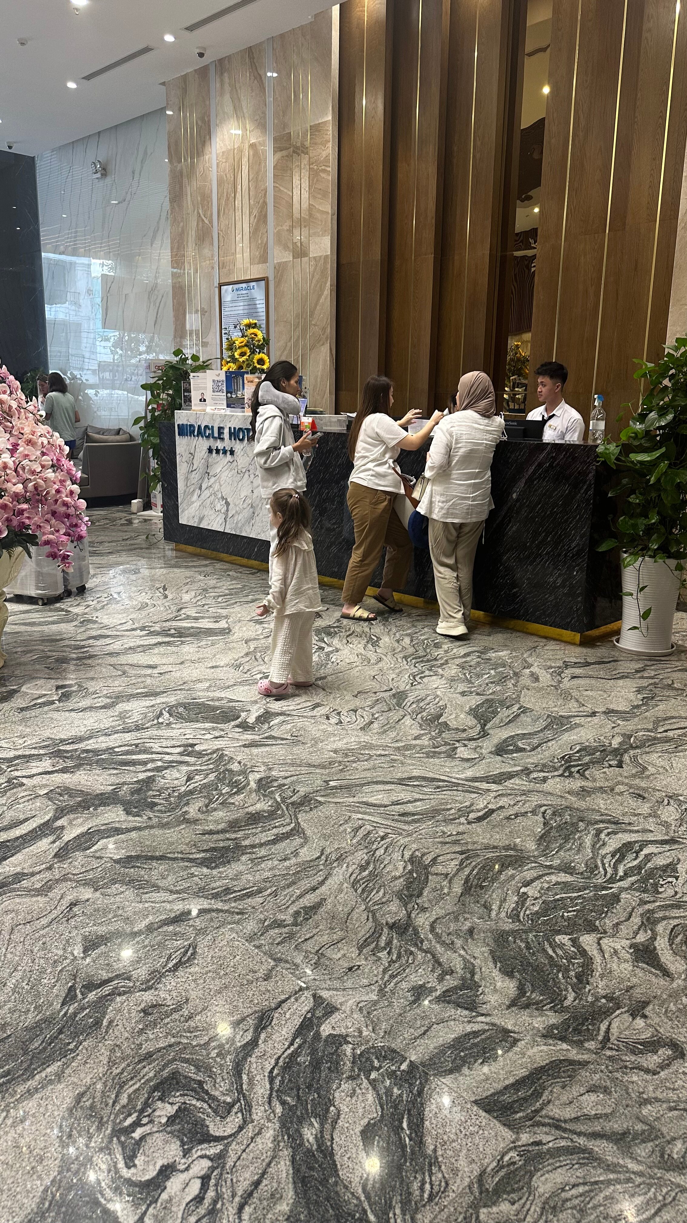 Фото Miracle Luxury Hotel
