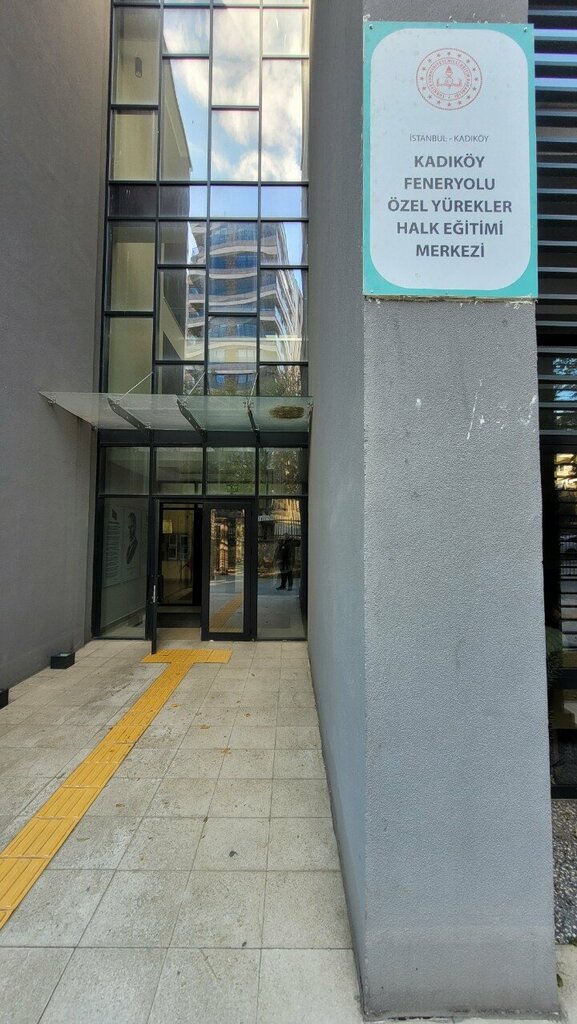 مركز تعليمي Feneryolu Public Education Center ، اسطنبول، صورة