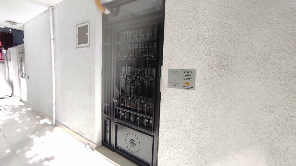 Private practice doctors Ahmet Altintig, Izmir, photo