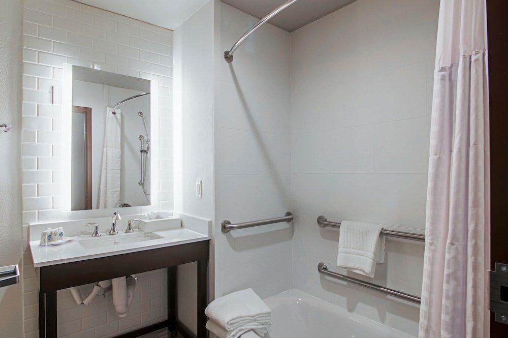 Фото Comfort Inn & Suites Oklahoma City South I-35