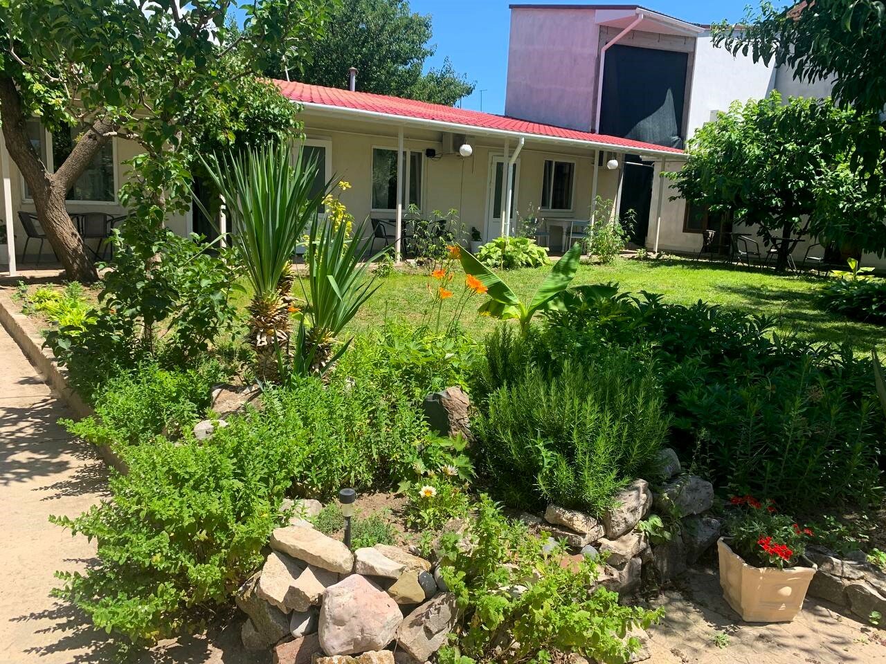 Фото Домики в саду