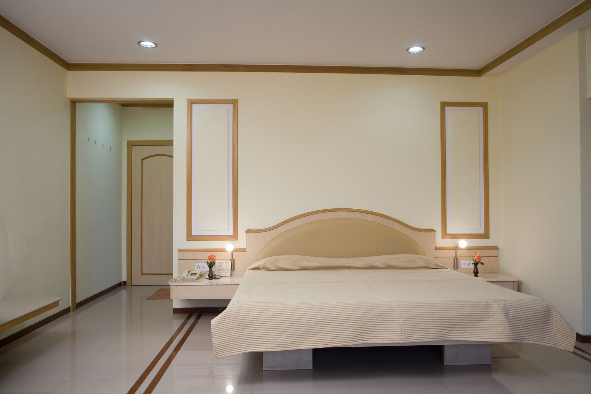 Фото Garden Hotel