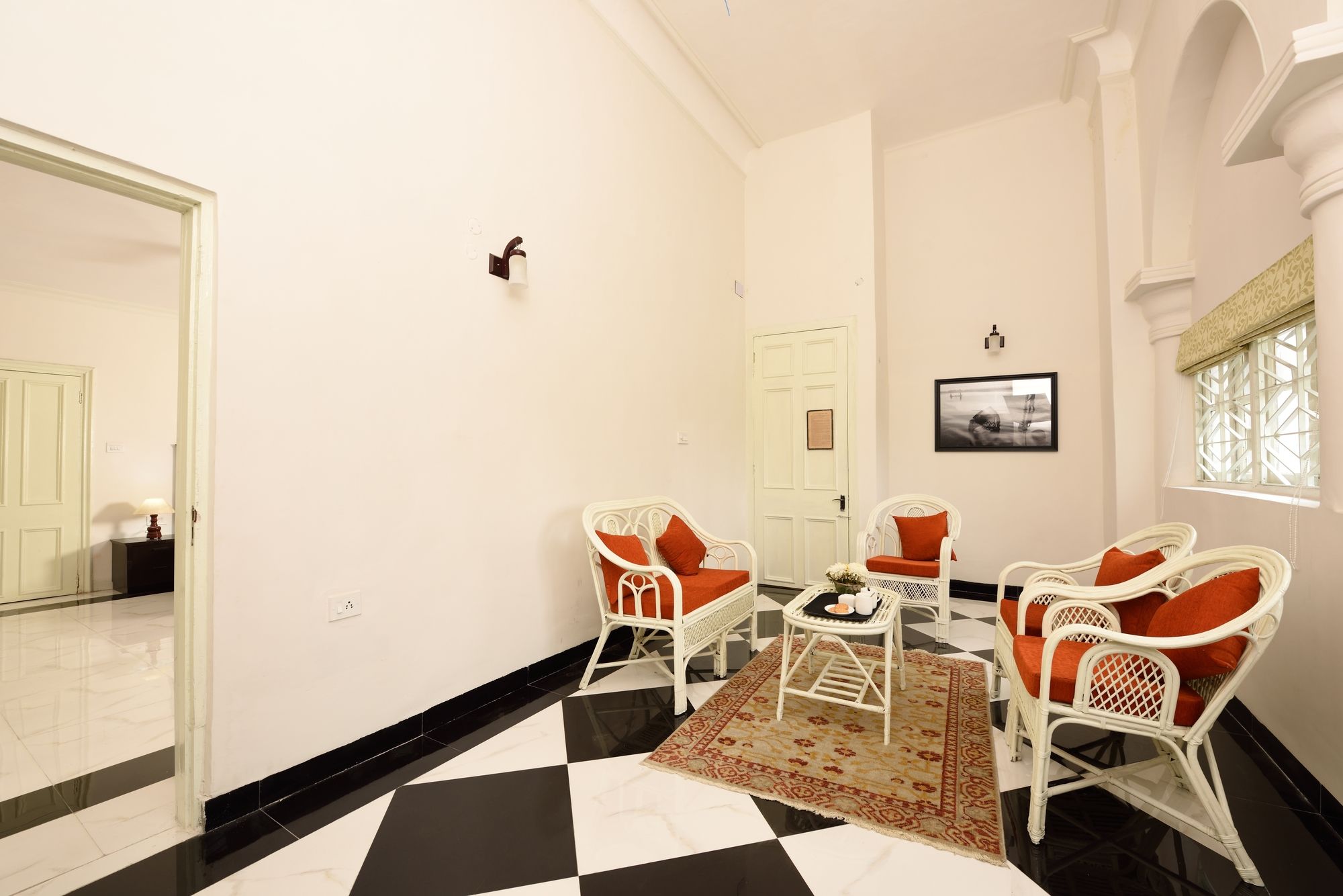 Фото Oyo 6760 Chowdhury Estate Premium