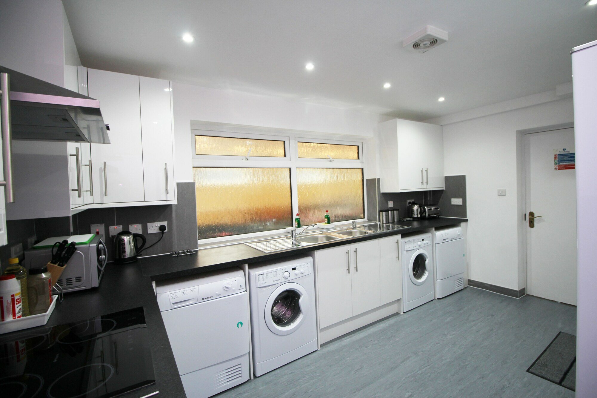 Фото Flexistay Ambers Gatwick Aparthotel