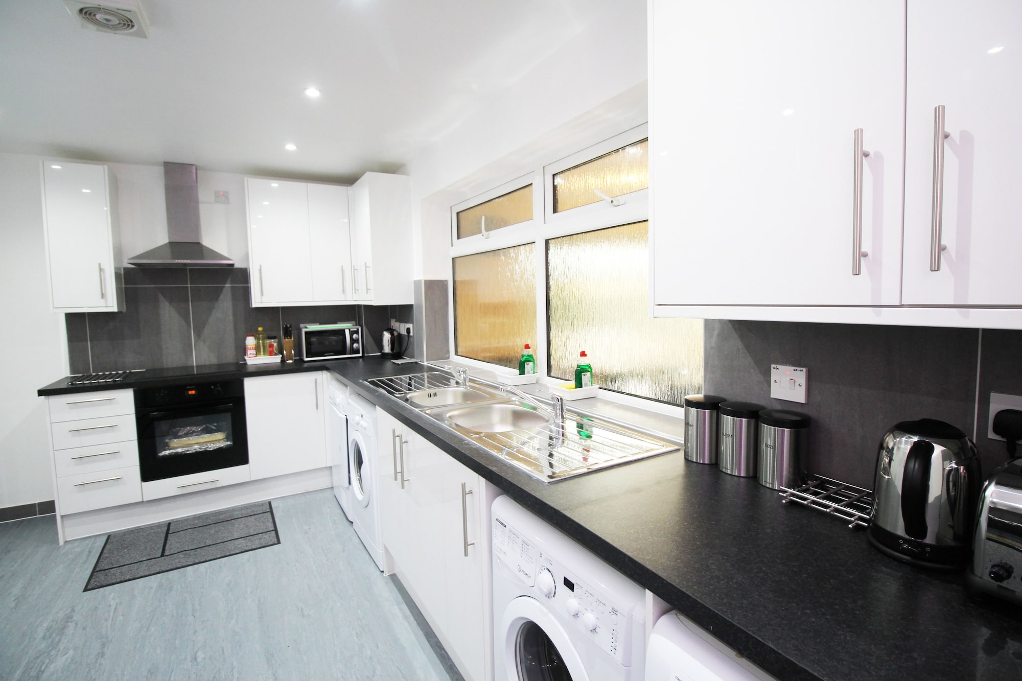 Фото Flexistay Ambers Gatwick Aparthotel