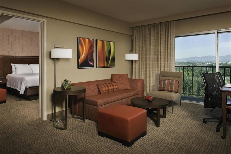 Фото Courtyard by Marriott Los Angeles - Sherman Oaks