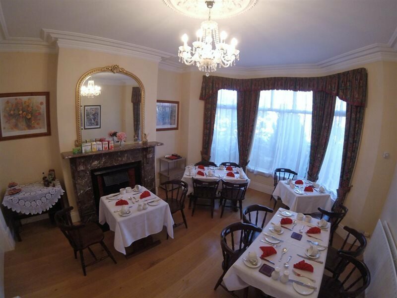 Фото Oyo Avenue House