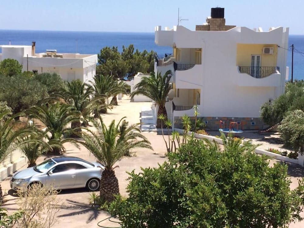 Фото Elena's Beach Garden by Estia