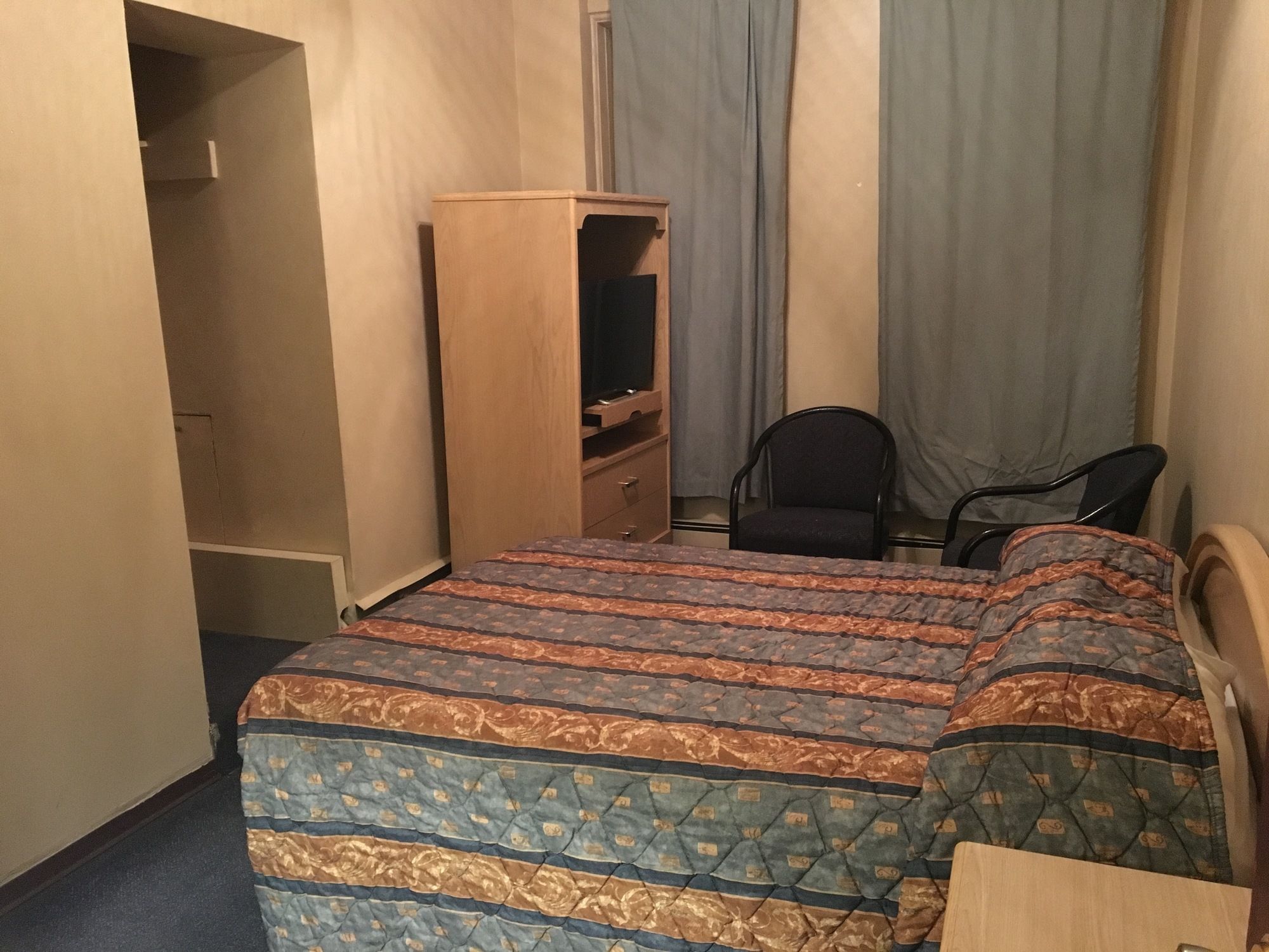 Фото Commercial Hotel