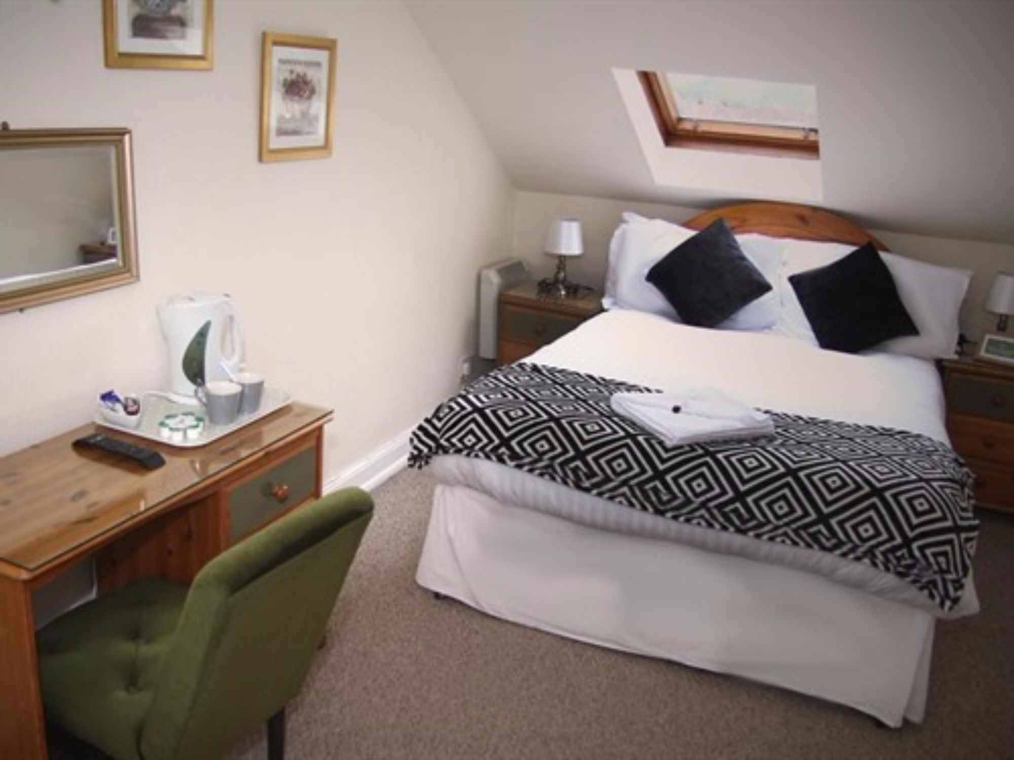 Фото Lowdens Guest House