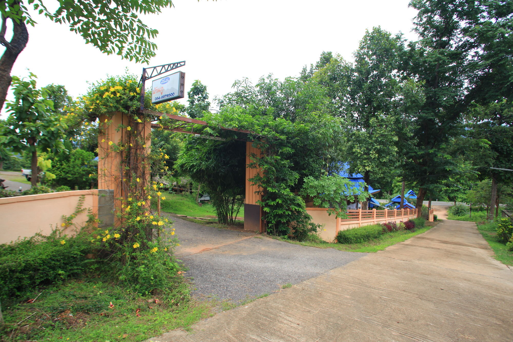 Фото Banphu Montalang Resort