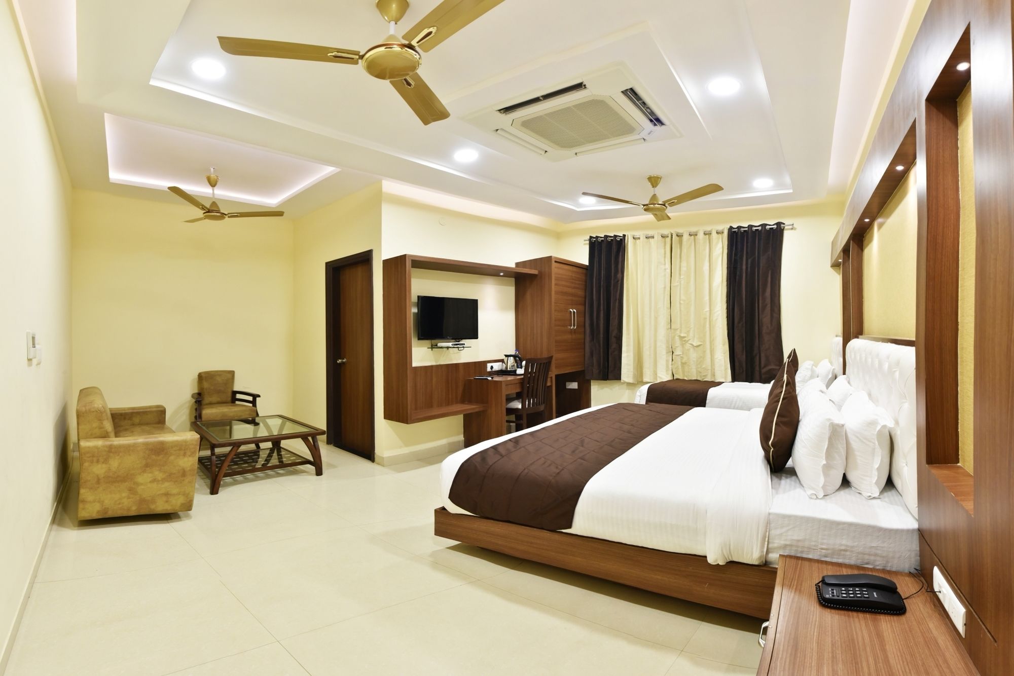 Фото Hotel Amritsar International