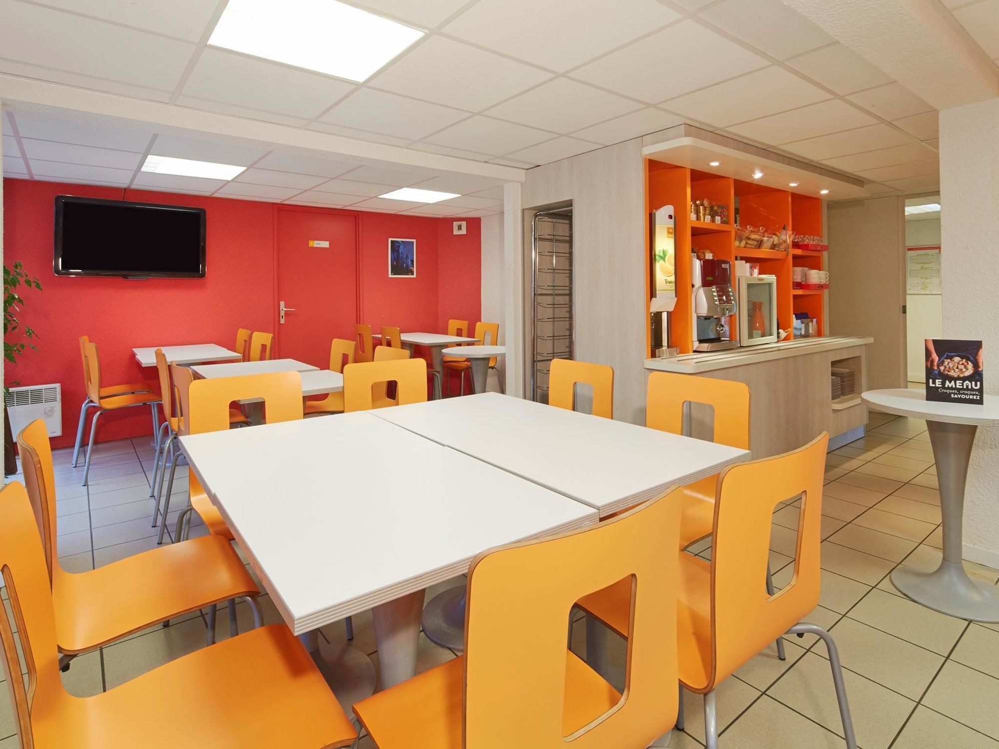 Фото Premiere Classe Blois Nord