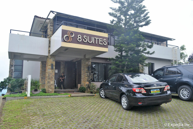 Гостиница 8 Suites by Fat Jimmy's в Тагайтае