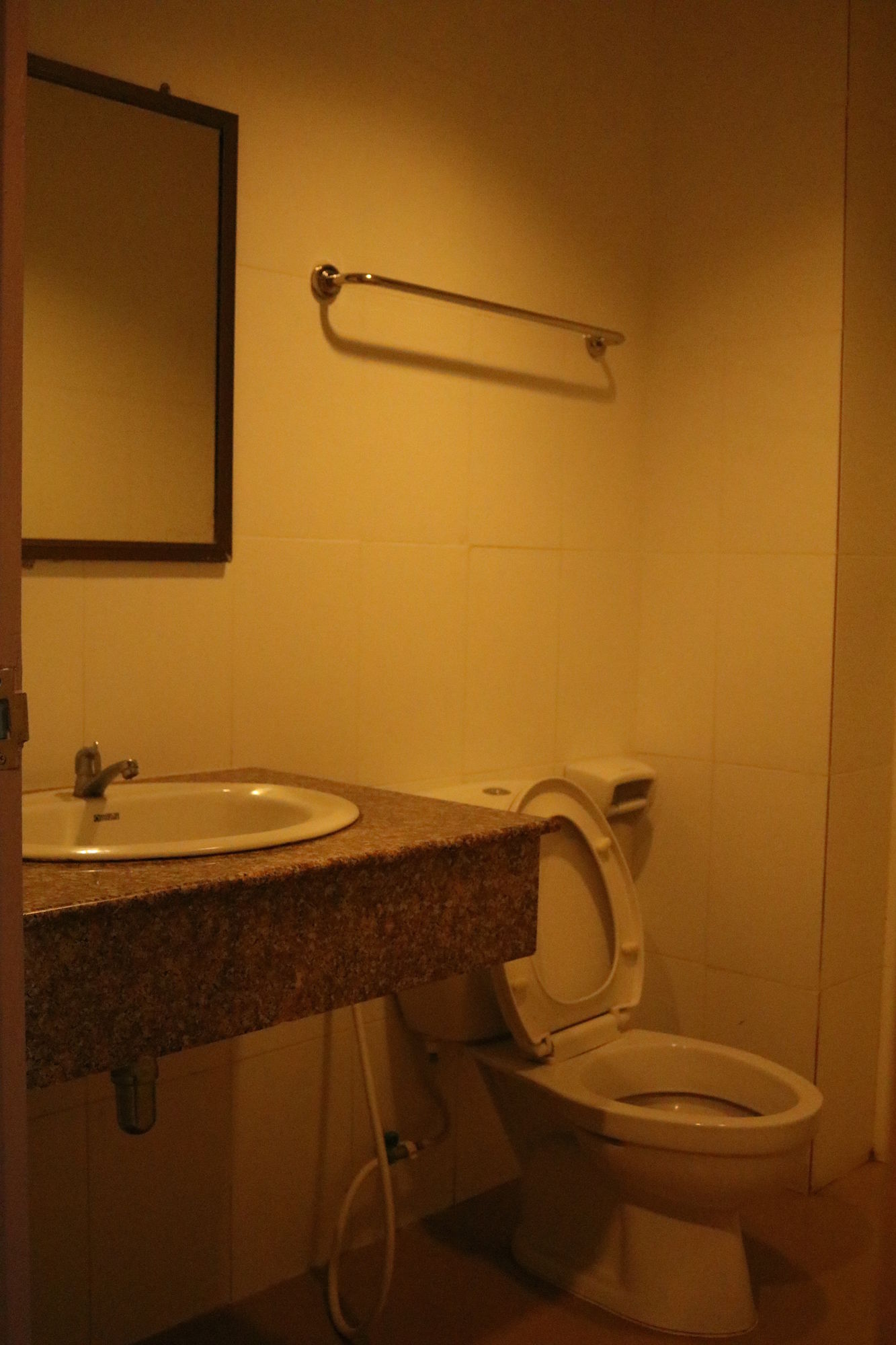 Фото Suksawad Hotel