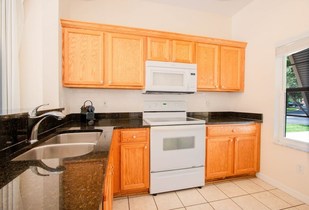 Фото Berkley Lake Townhomes