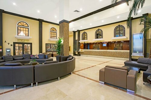 Гостиница Travelodge by Wyndham Quesnel в Квенеле