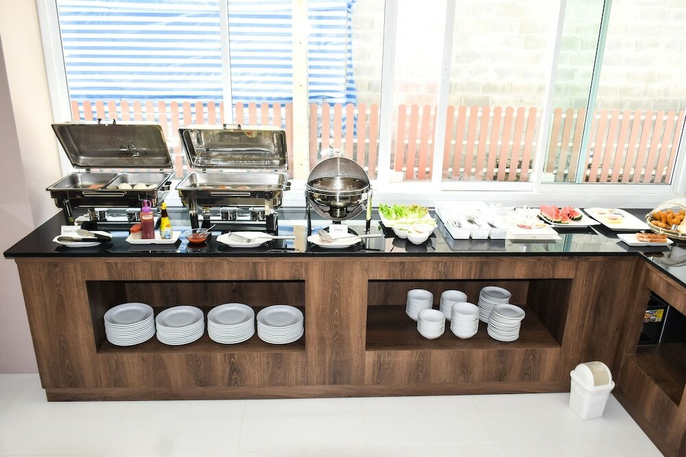 Фото Peak Boutique City Hotel