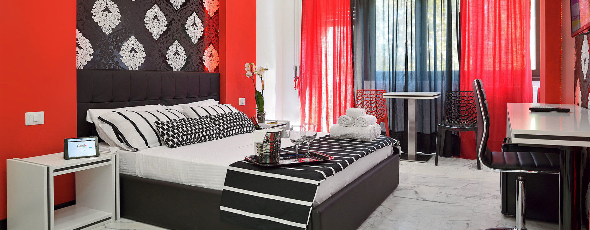 Фото Black & White G&g