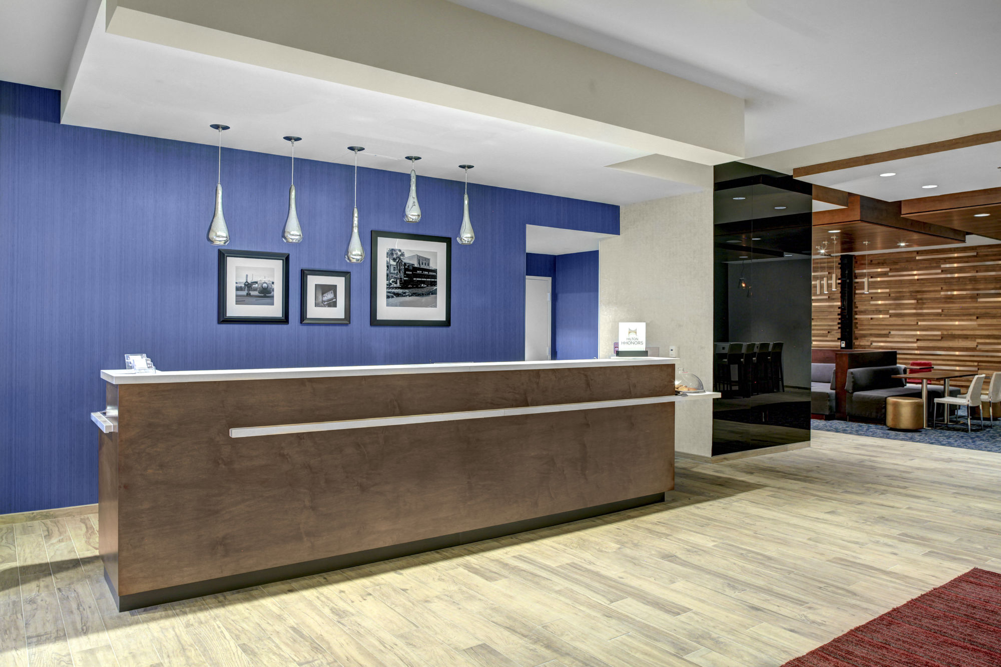 Фото Hampton Inn & Suites Richmond - Downtown