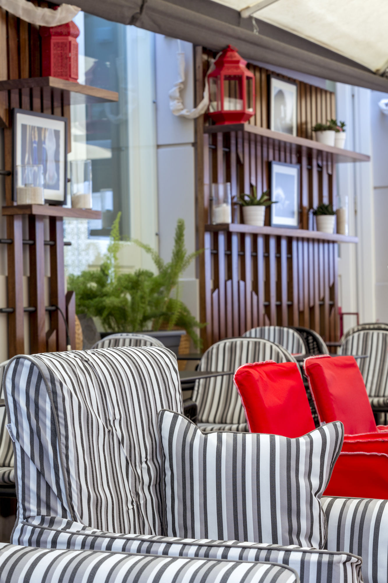 Фото 3Sixty Hotel & Suites