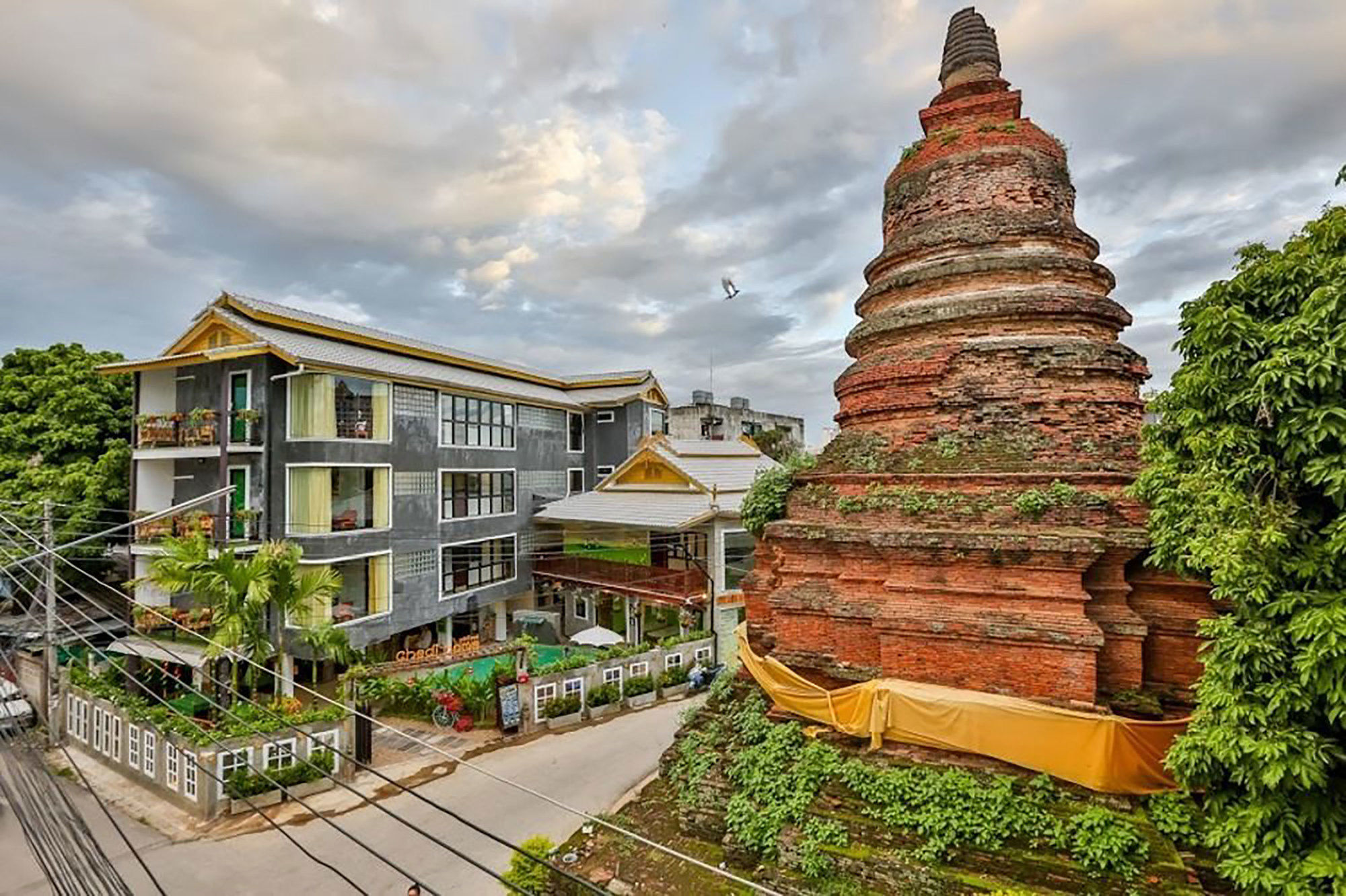 Фото отеля 2