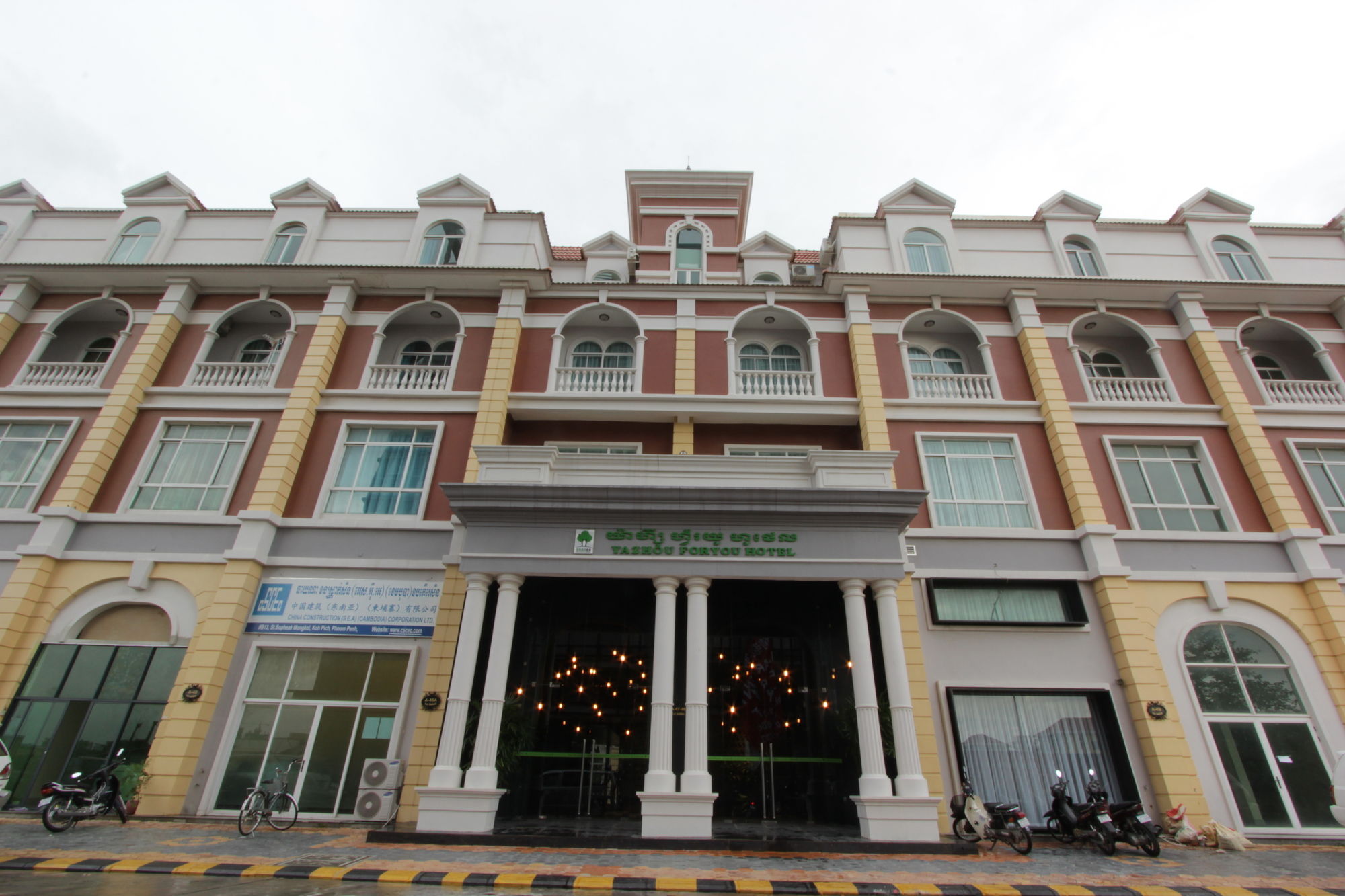 Фото отеля 1