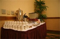 Фото Crowne Plaza Tulsa - Southern Hills