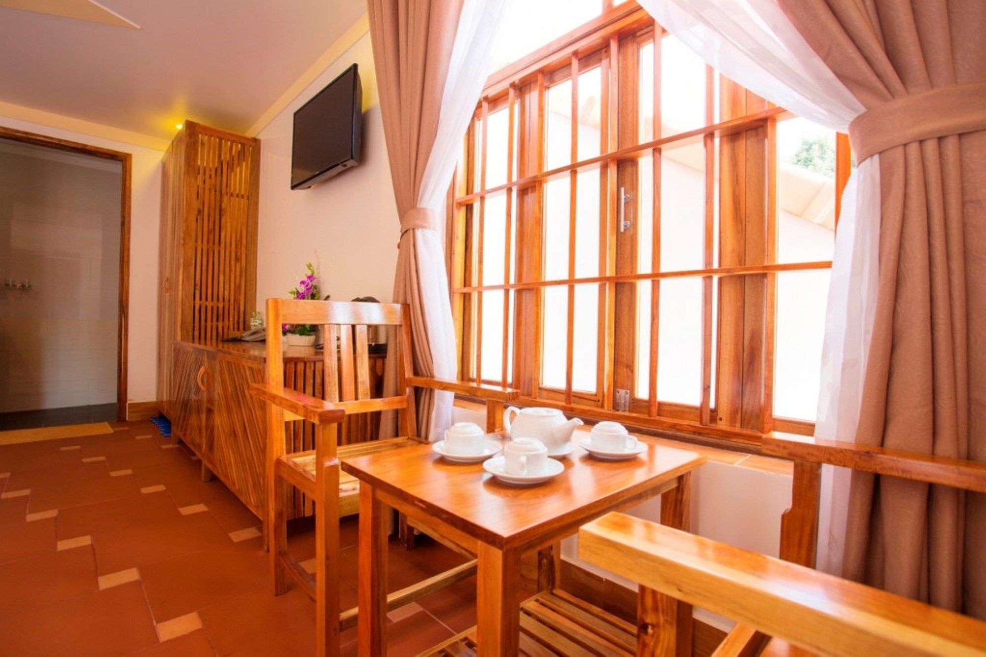 Фото Little Garden Bungalow