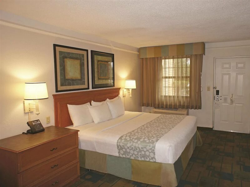 Фото La Quinta Inn by Wyndham Pensacola