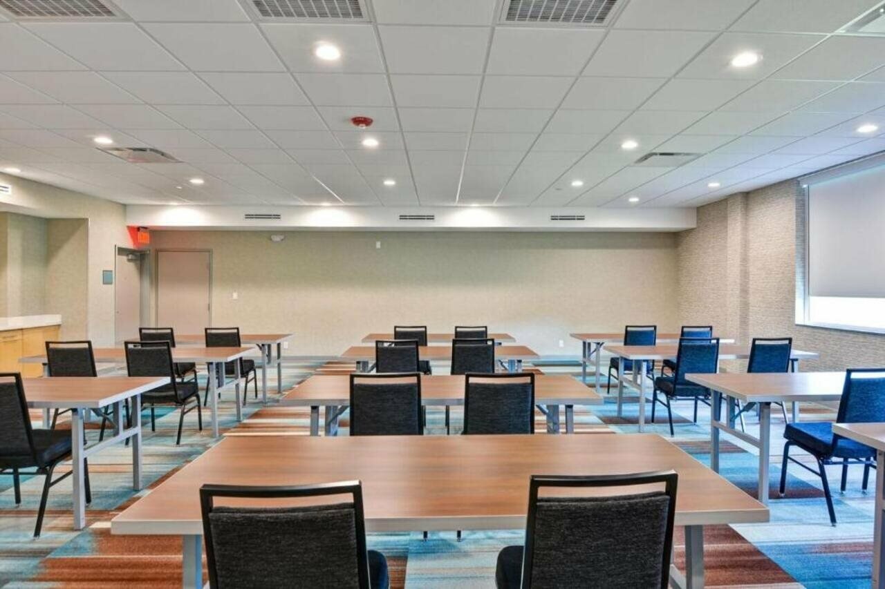 Фото Home2 Suites by Hilton La Porte