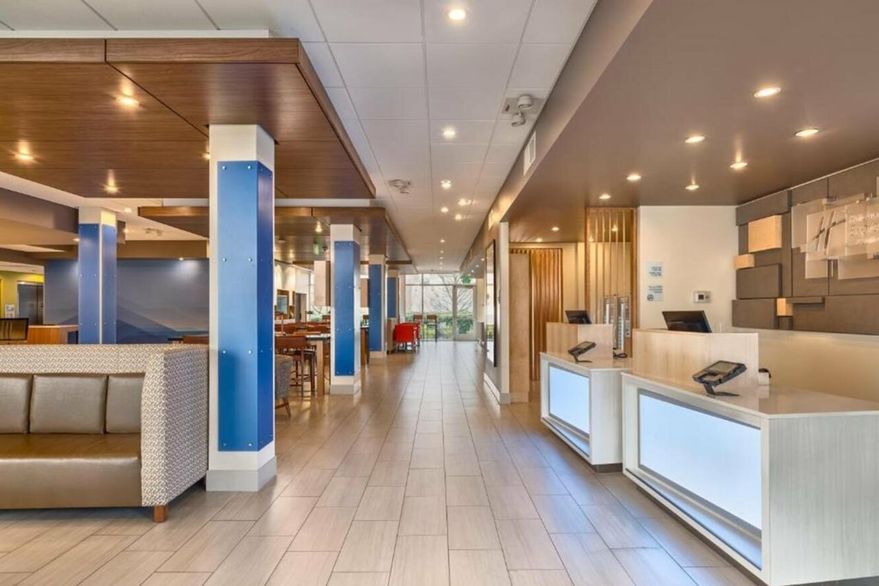 Фото Holiday Inn Express & Suites Salem North - Keizer, an Ihg Hotel