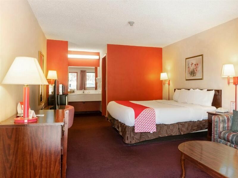 Фото Oyo Hotel Adairsville Hwy 140