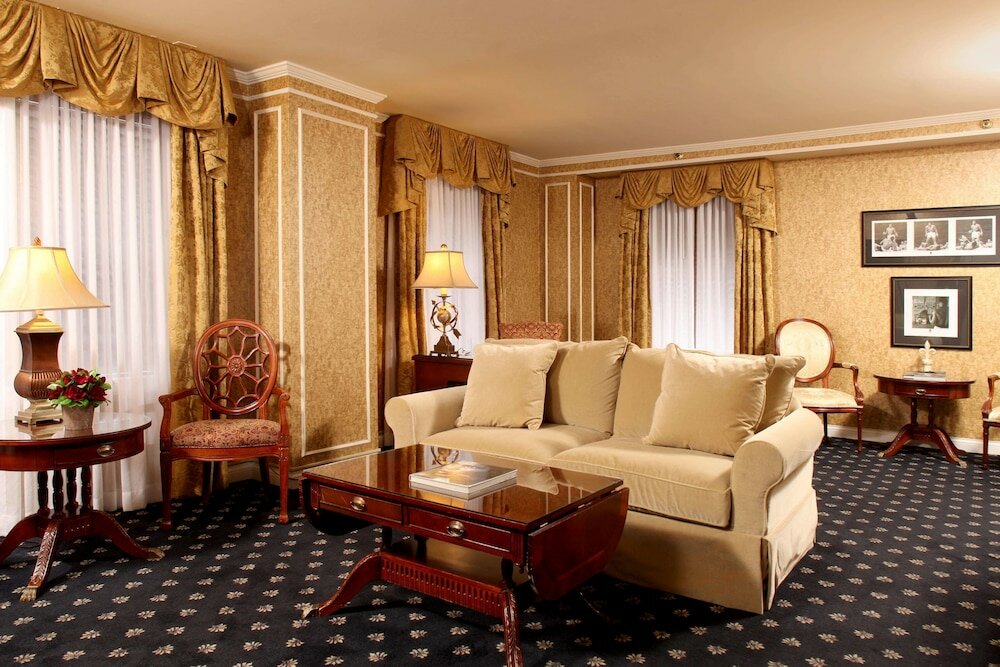 Фото The Brown Hotel