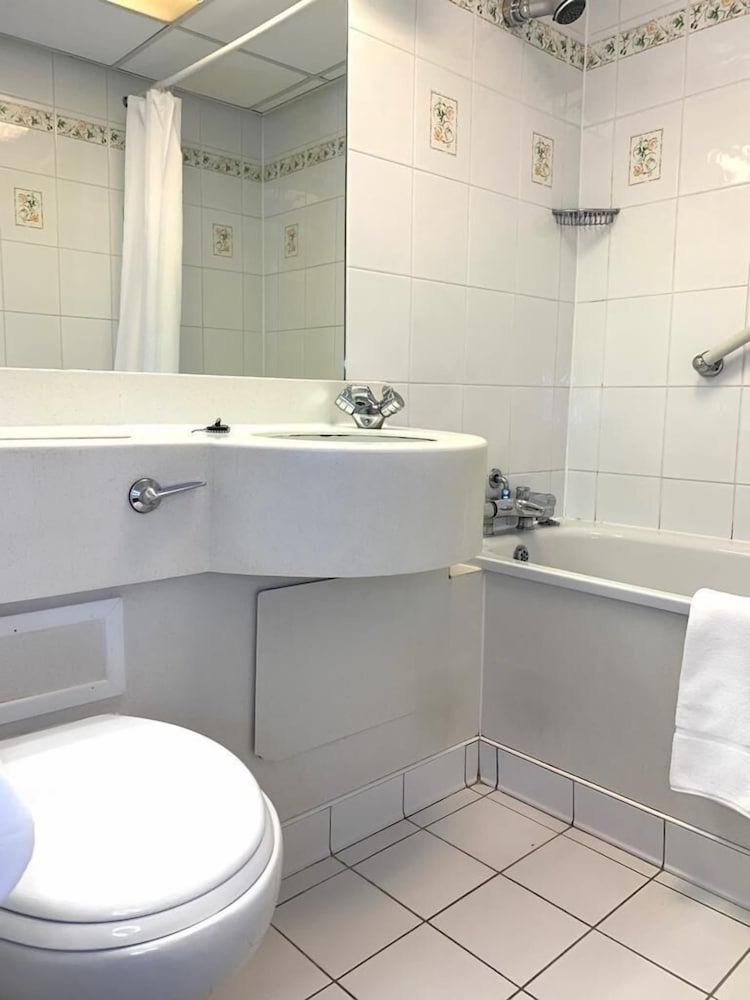 Фото Fairways Lodge & Leisure Club