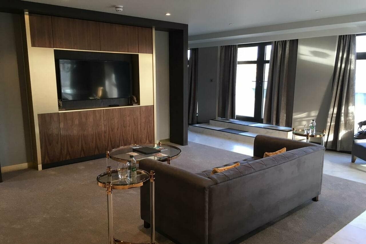 Фото Ten Square Hotel