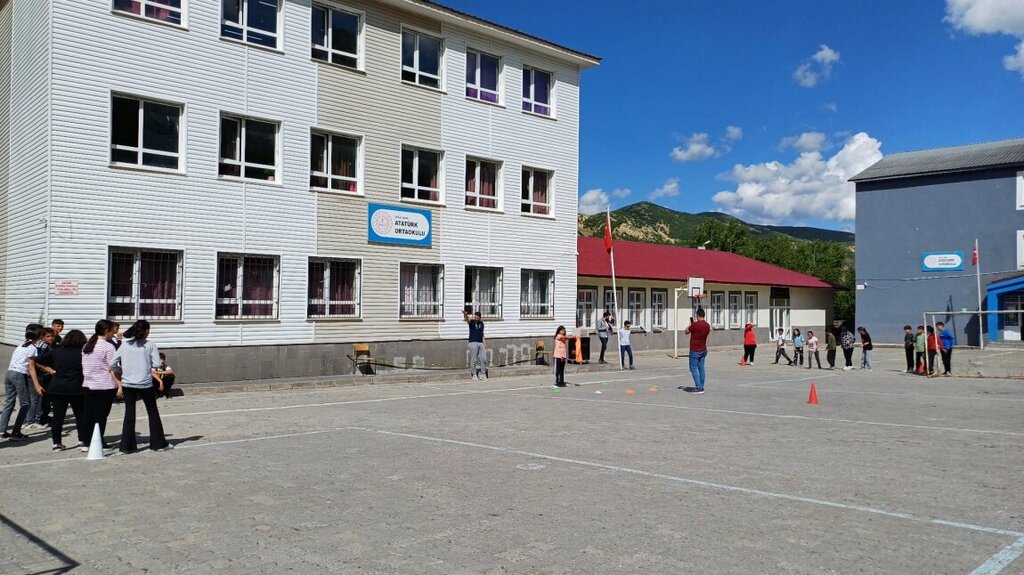 School Ataturk Middle School, Mutki, photo