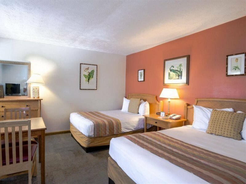 Фото Oyo Waterfront Hotel - Cape Coral/Fort Myers, Fl