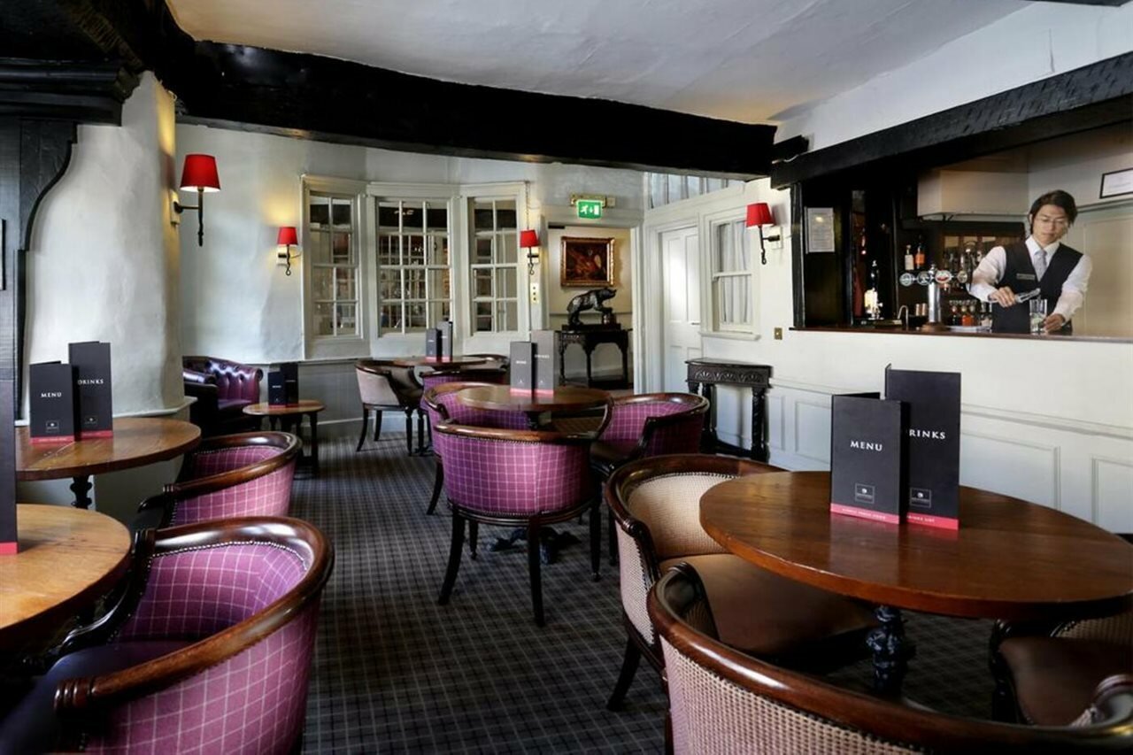 Фото Macdonald Bear Hotel