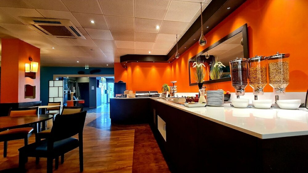 Фото Hotel Kyriad Marseille Palais Des Congres - Vélodrome