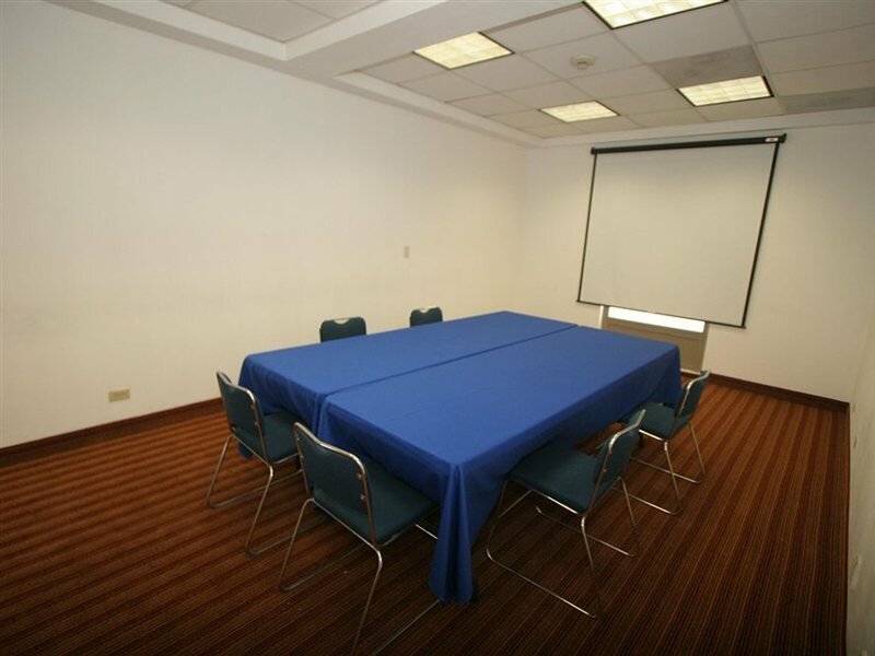 Фото Wyndham Garden Monterrey Valle Real
