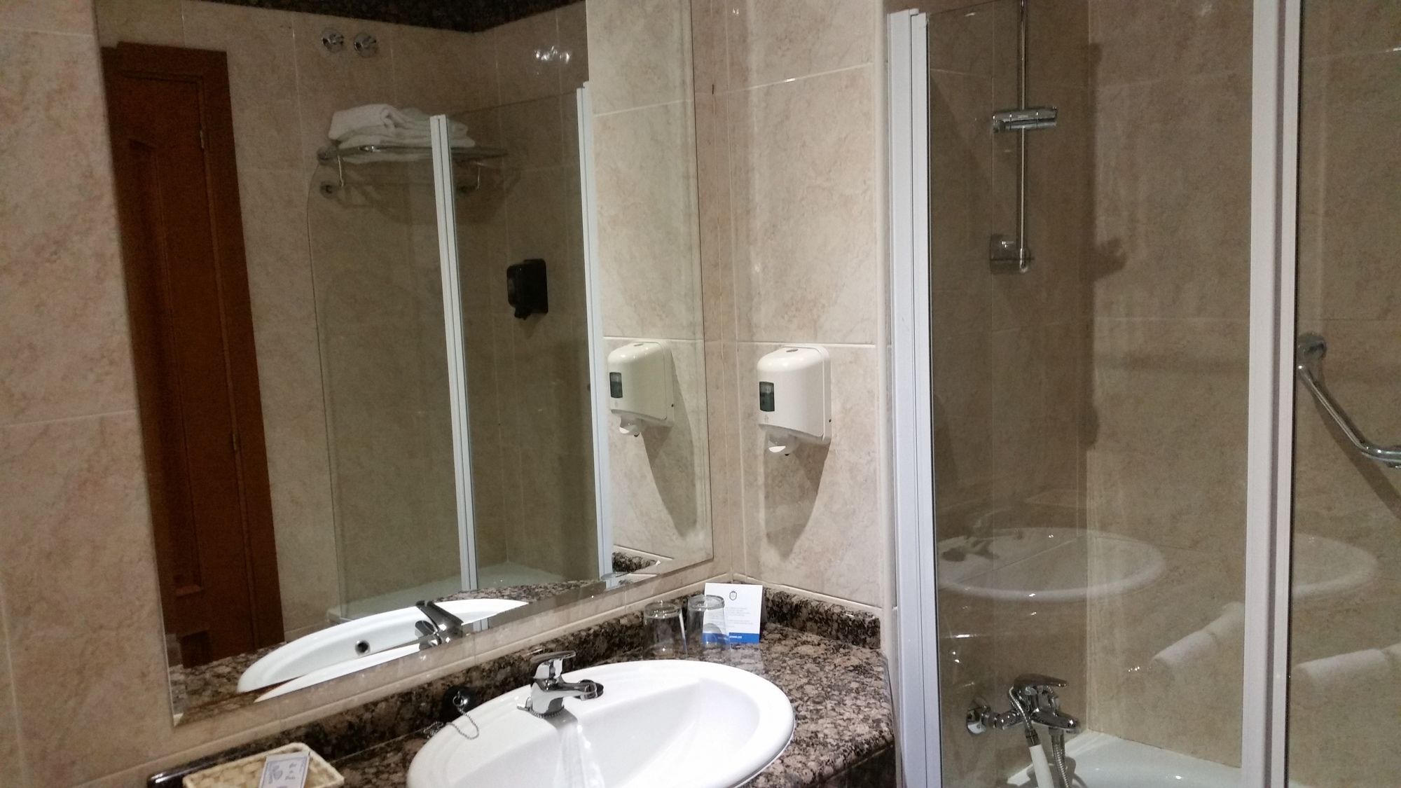 Фото Hotel Humanes