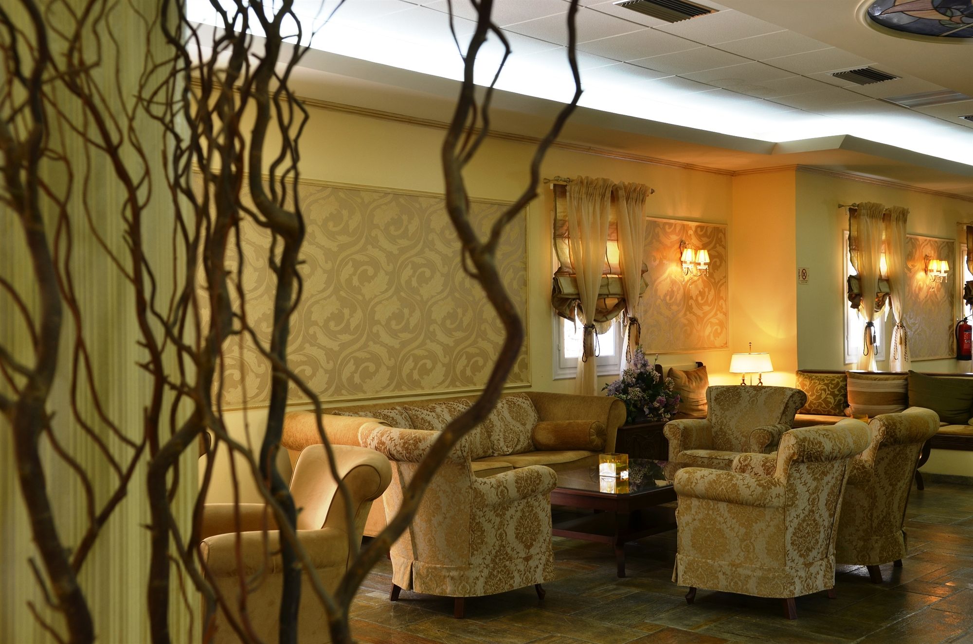 Фото Dolphin Bay Hotel